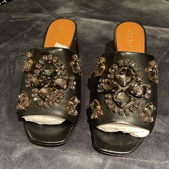 Tory Burch Martine 55mm Slide
Color: Perfect Black / Black Diamond- Like New! - Picture 2 of 13